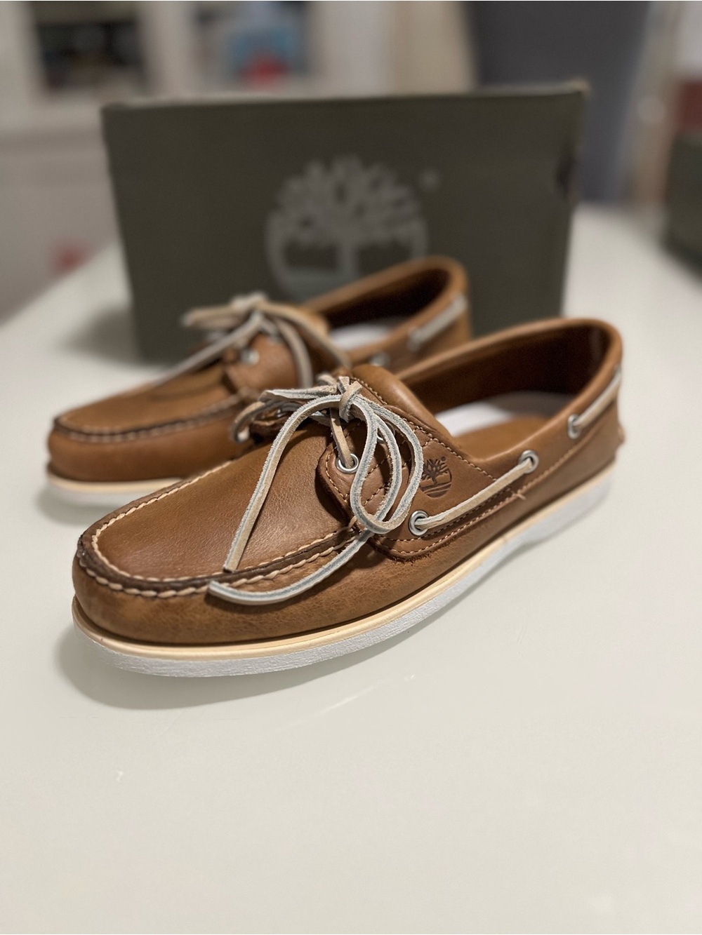 Timberland Men’s Tan Leather Boat Shoes with White Laces Sz 8